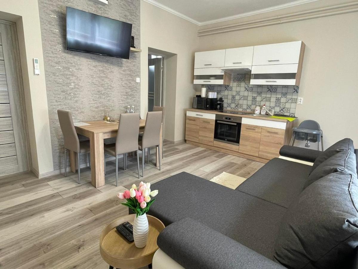 Tulipan Apartman Makó Eksteriør billede